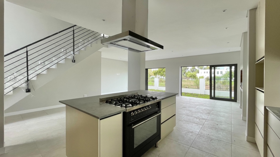 To Let 4 Bedroom Property for Rent in Croydon Gardens Estate Western Cape